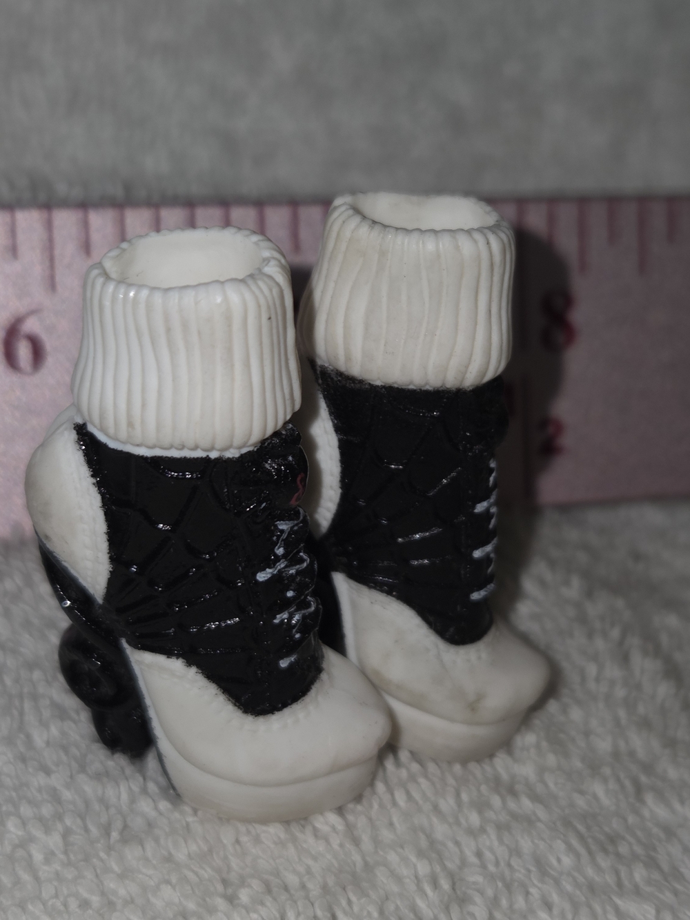 Mattel Monster High Operetta First Wave Black and White Boots for Dolls
